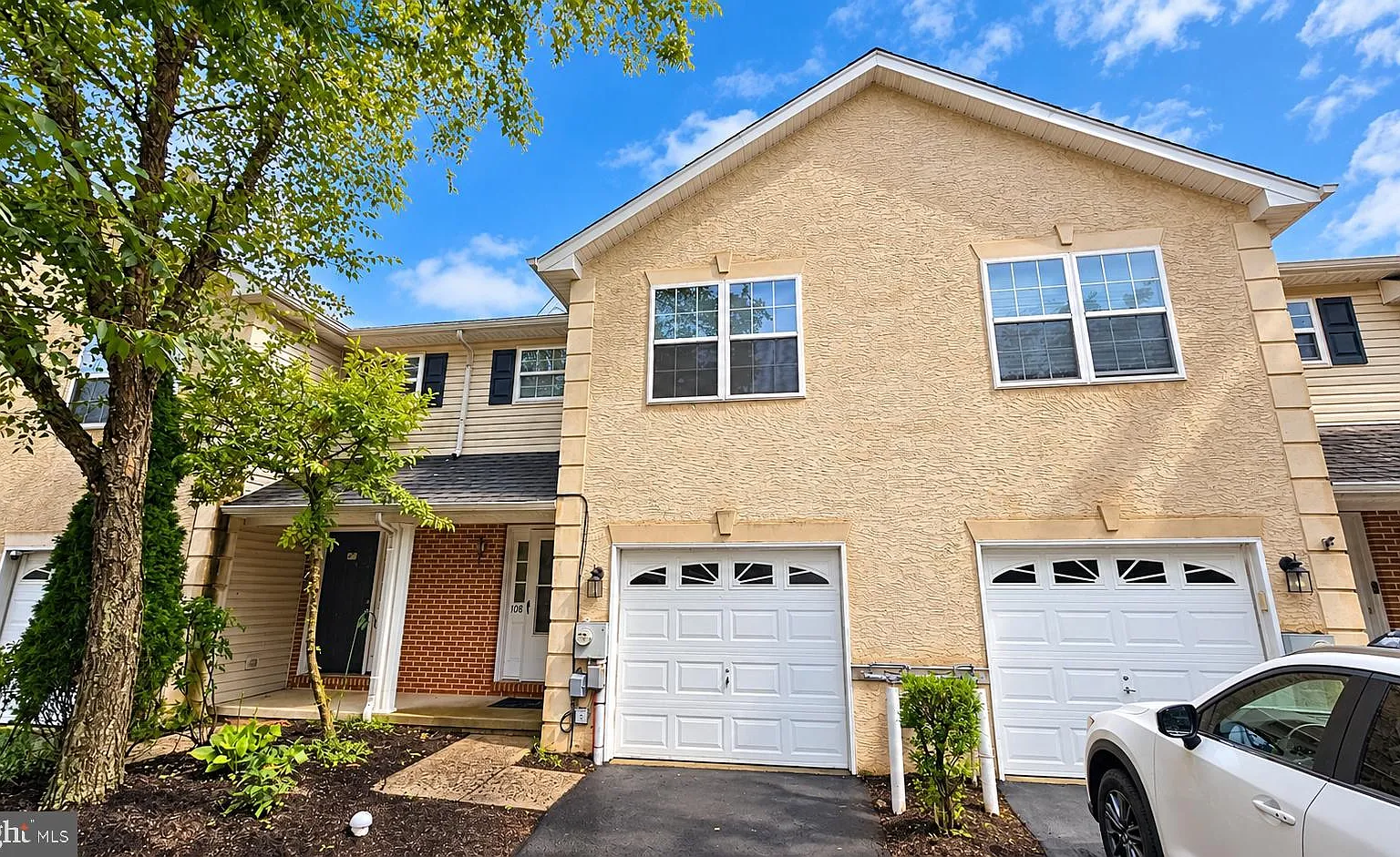 3 bed, 2.5 bath, 1560 sqft, $2,600 — Photo 1