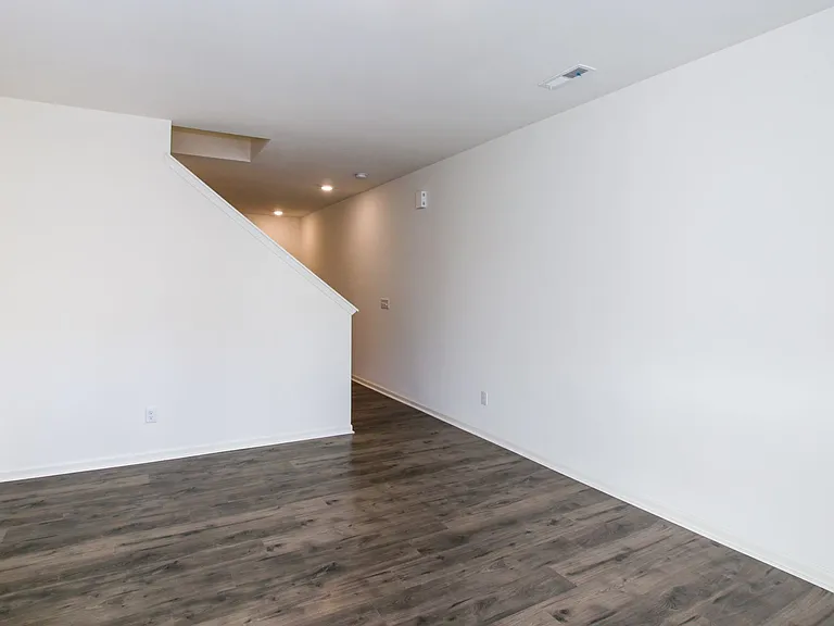 7050 Duncan Acres Dr — Photo 3