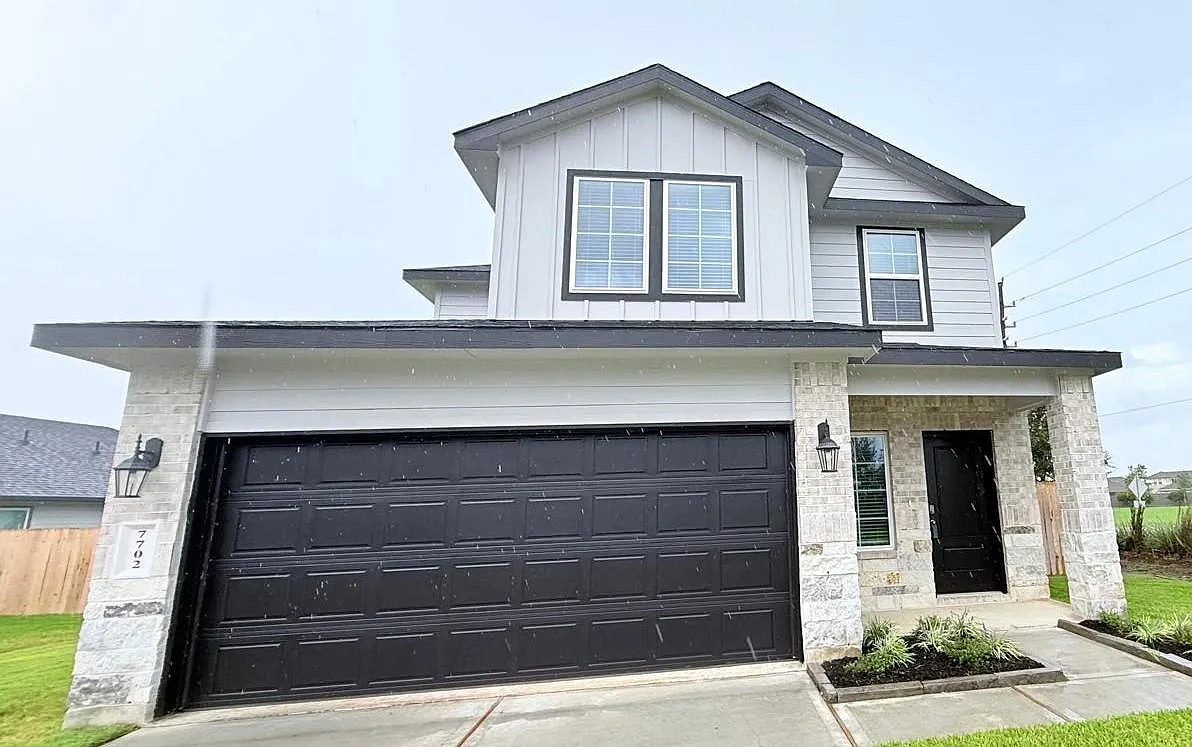 4 bed, 2.5 bath, $2,450 — Photo 1