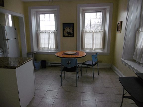 Eat-in-Kitchen
