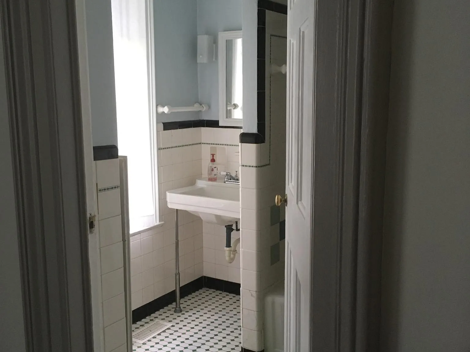 54 Risley St — Photo 2