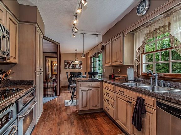 4th image of 2735 Gingertree Dr
