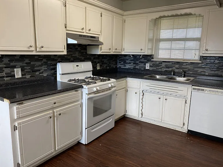 4800 Lisa Ln — Photo 7