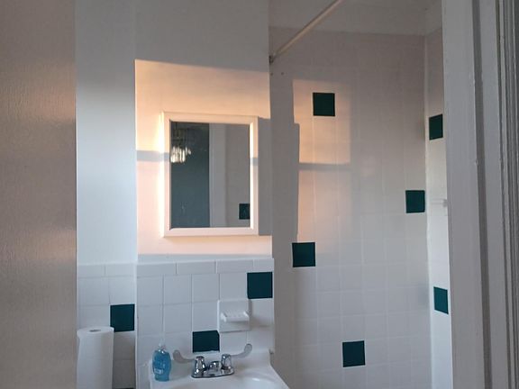 5th image of 134 N 8th Ave Floor 3