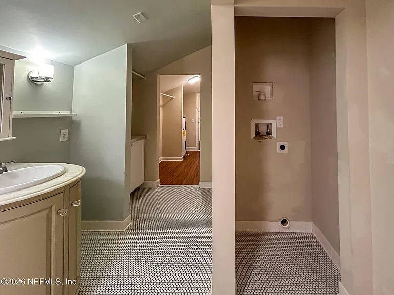 3944 Boone Park Ave #FRONT — Photo 14