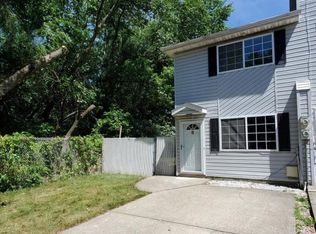 8 Ithaca St, Staten Island, NY