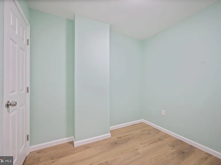 1316 McHenry St — Photo 14