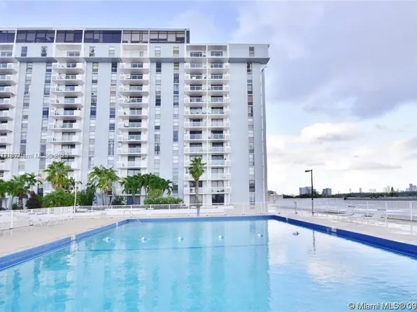 13499 Biscayne Blvd APT 504, North Miami, FL 33181