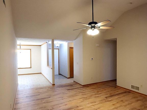 5th image of 2701 Meadow Pl