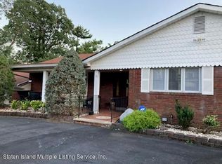 10 Charter Oak Rd, Staten Island, NY 10304