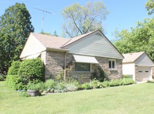 1612 S Ranch Rd, New Berlin, WI 53151