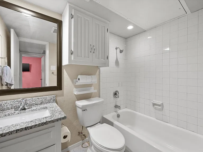 1818 Highbrook Ct — Photo 13