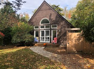 52 Hull St, Jamestown, RI 02835