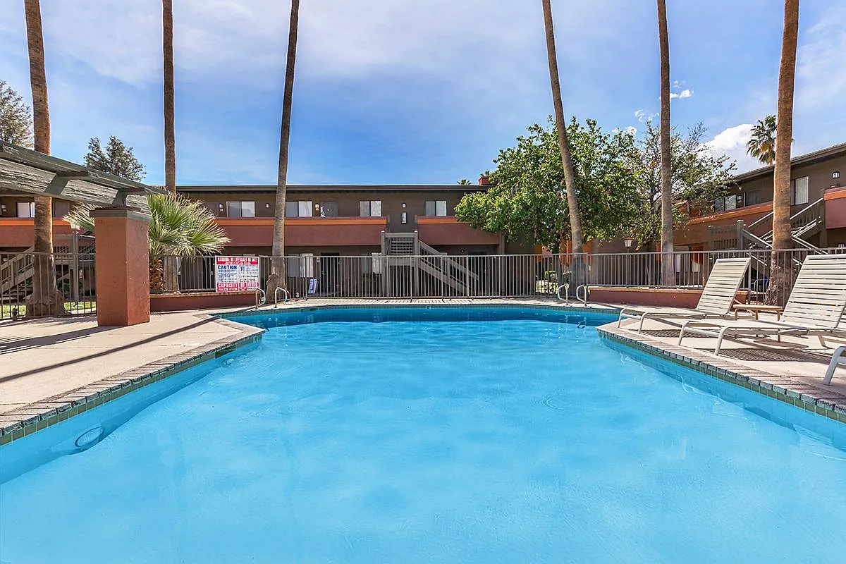 La Ventana Apartments — Photo 2