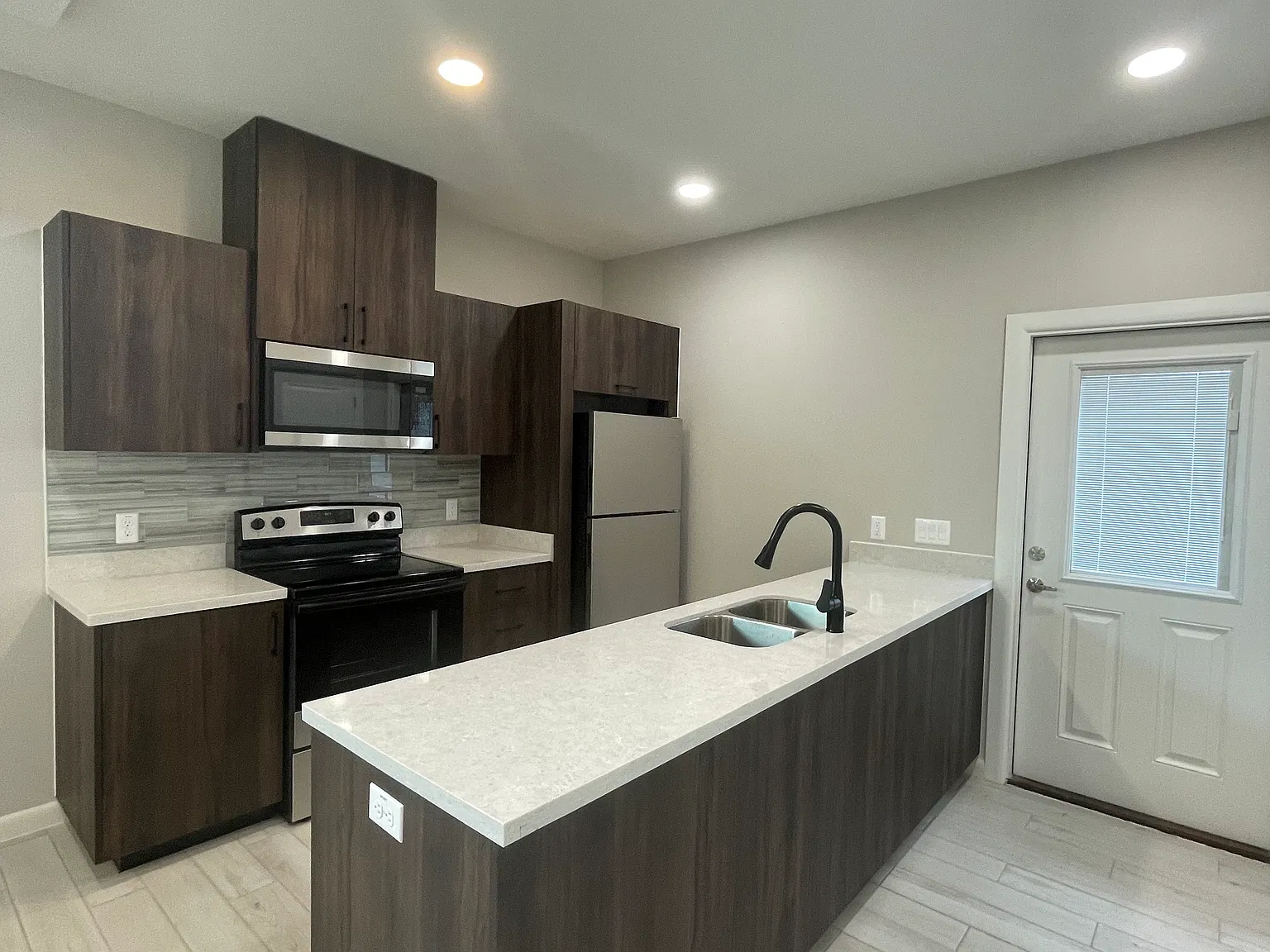 3 bed, 1041 sqft, $1,350 — Photo 4