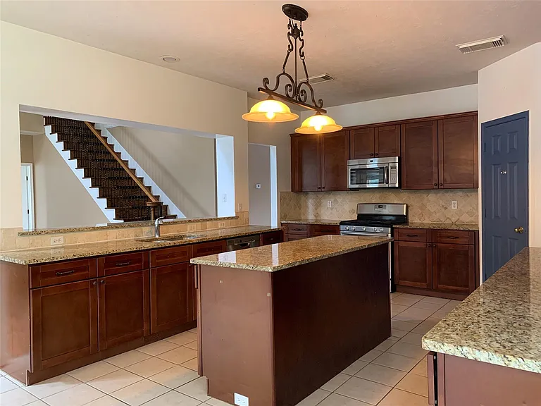 20703 Riviere Ln — Photo 15