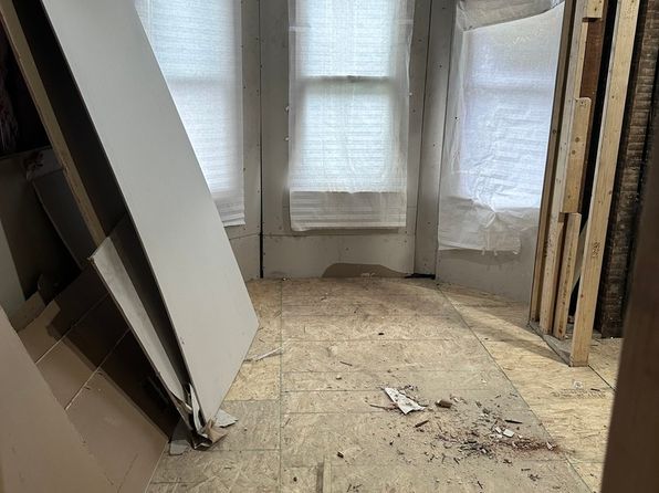 chicago-illinois-2071988333 picture