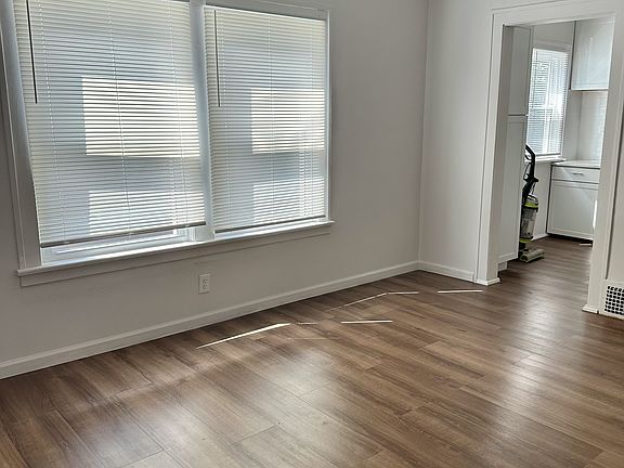5th image of 1370 Phelps Ave #1