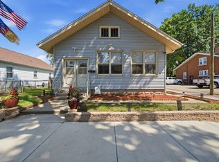 606 S 10th St, Pekin, IL 61554