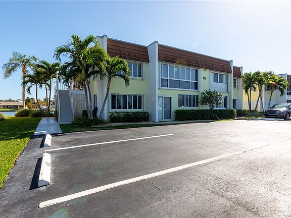 2nd image of 1323 Bayshore Dr #201