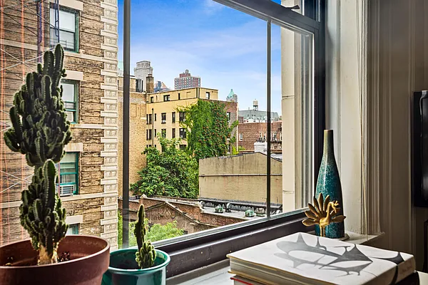 Sold by Compass | media 21