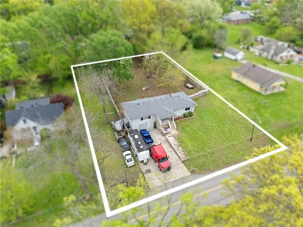 3303 N 55th St, Kansas City, KS 66104