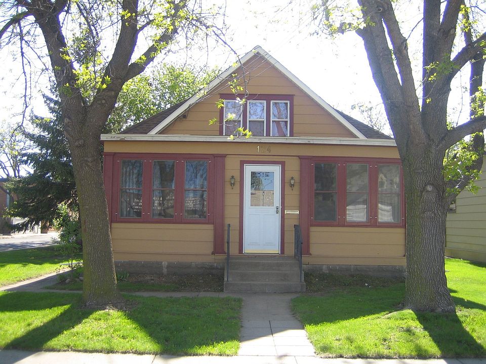 1st image of 124 1st Ave NE
