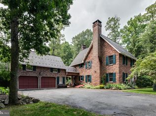 25 Pigeon Hill Park Rd, Hanover, PA 17331
