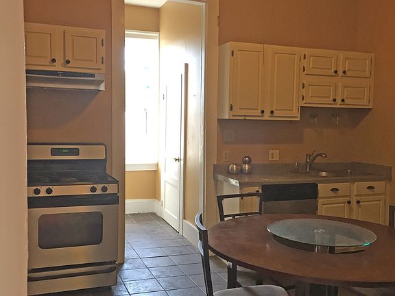 3rd image of 935 Saint Peter St #3A
