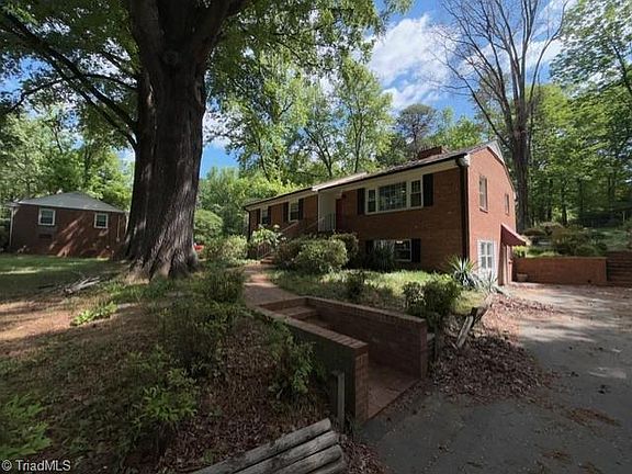 2nd image of 1114 Rustic Rd