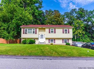 11 Dara Ln, Poughkeepsie, NY 12601
