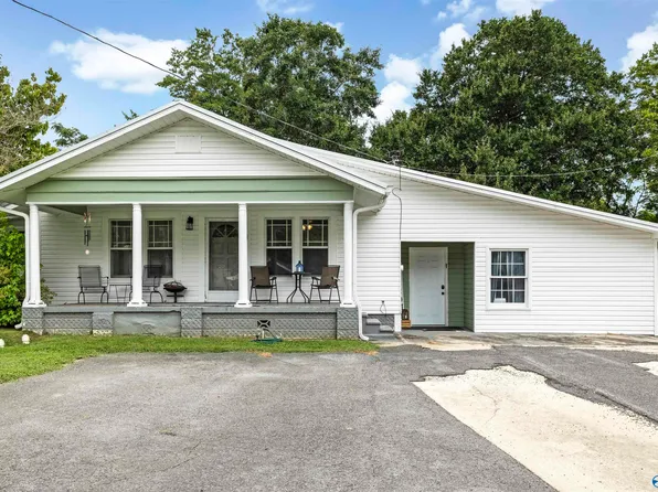 106 N McCleskey St, Boaz, AL 35957