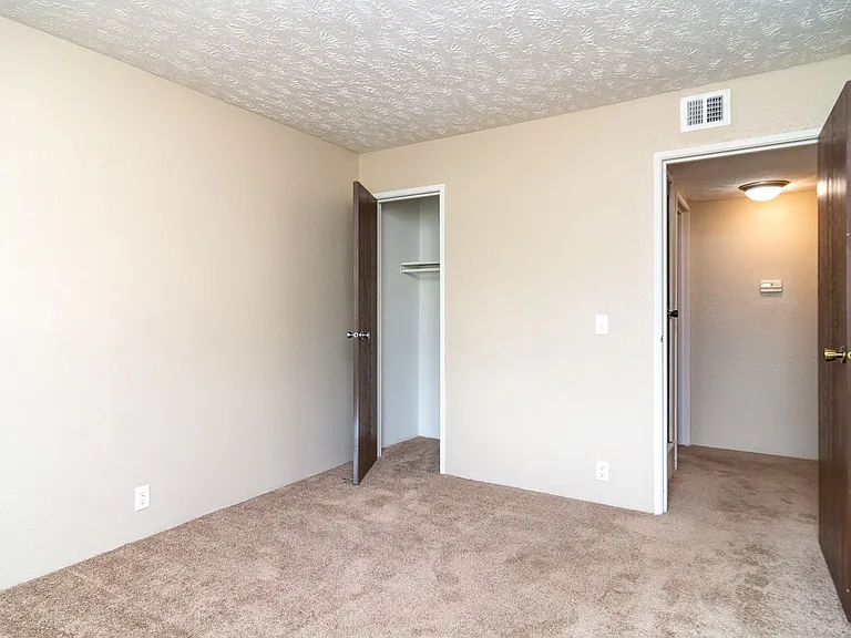 Cottonwood Apartments — Photo 16