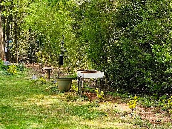 4th image of 354 Shingle Gap Rd