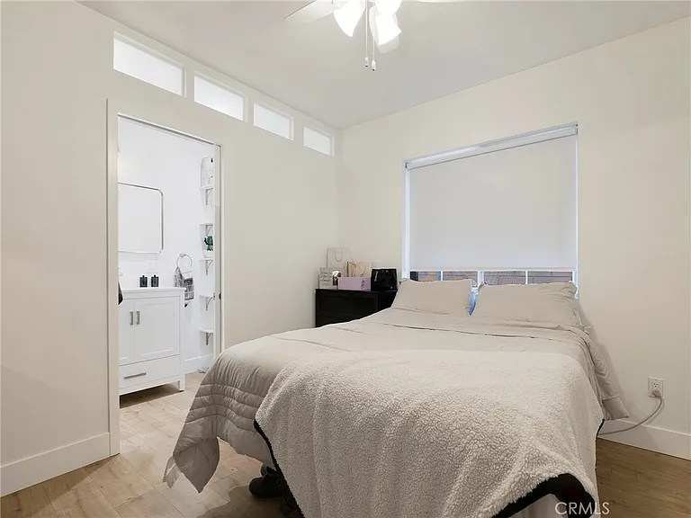 10018 Cozycroft Ave — Photo 23