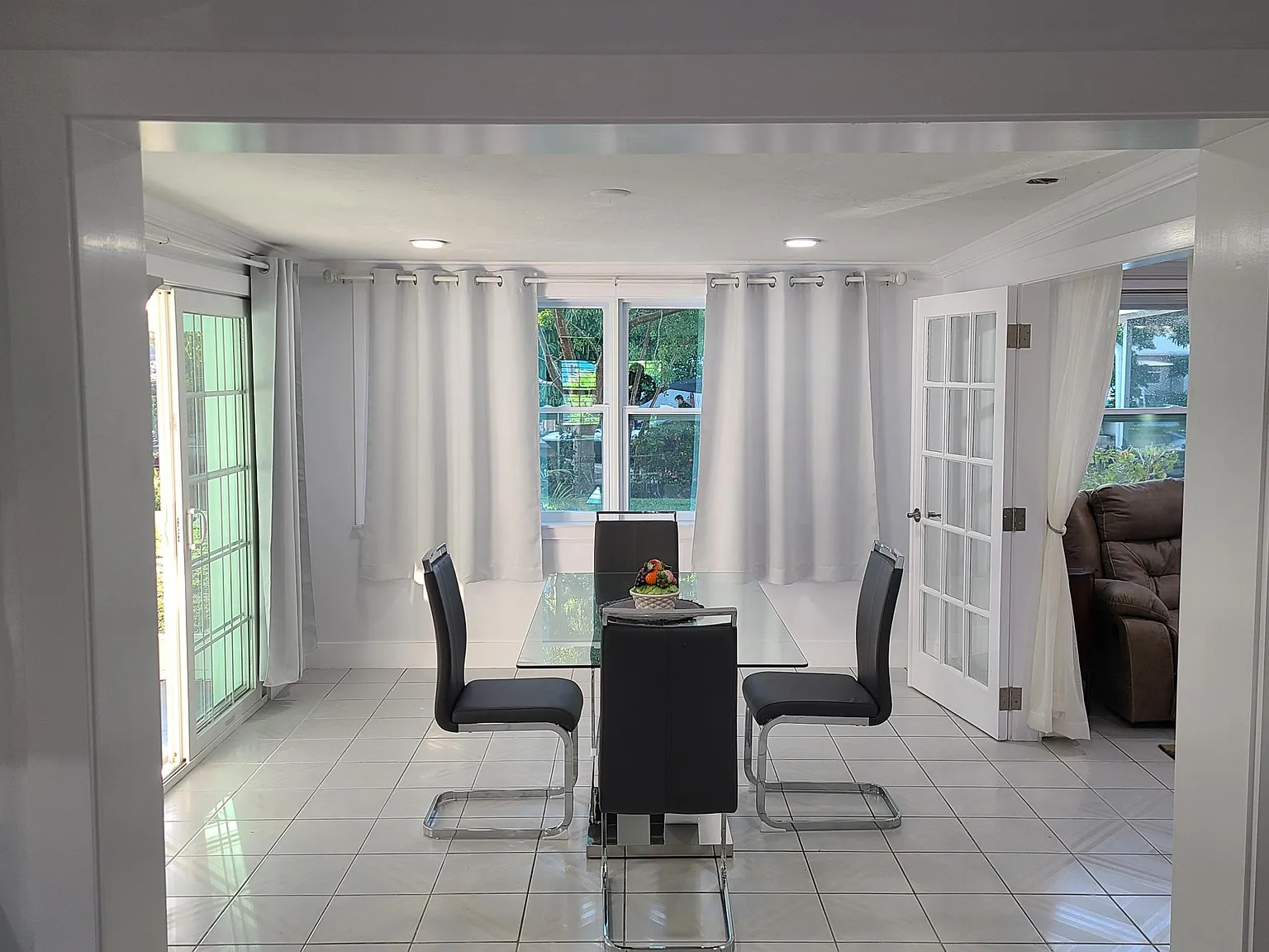 3 bed, 2000 sqft, $3,400 — Photo 3