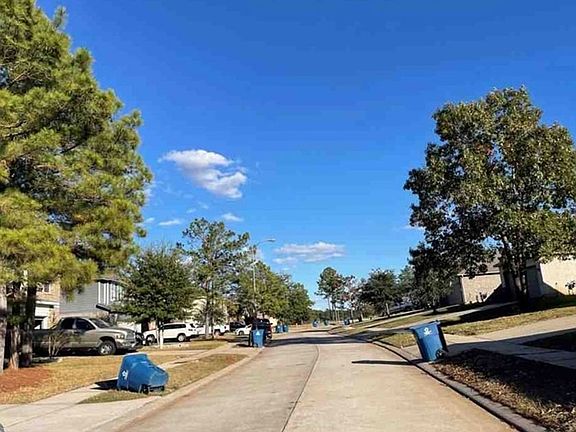 Exterior Neighborhood (street photo)