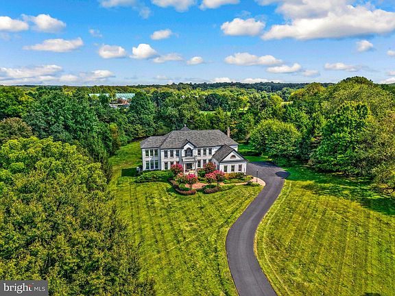 2nd image of 401 Walker Rd