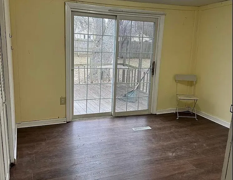 22641 Albion Ave — Photo 9