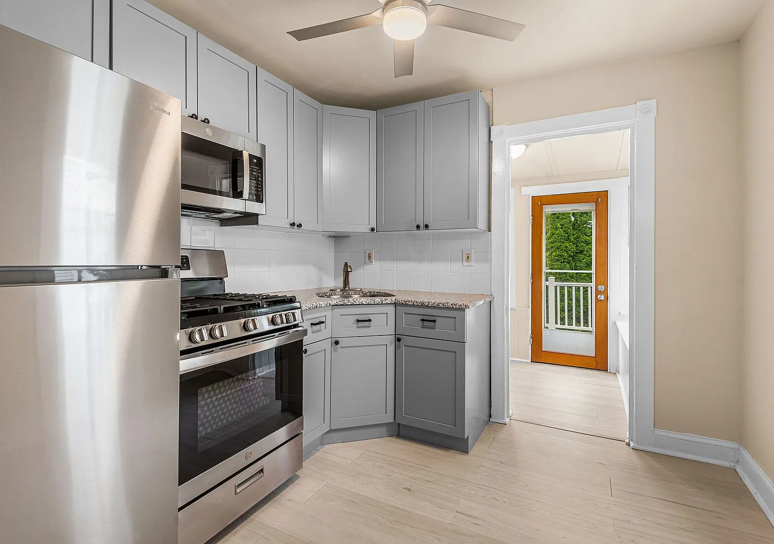 First Month Rent Free** Renovated Row Home (New Kitchen/Floors & Paint) Located In Rose Tree Medi... — Photo 3