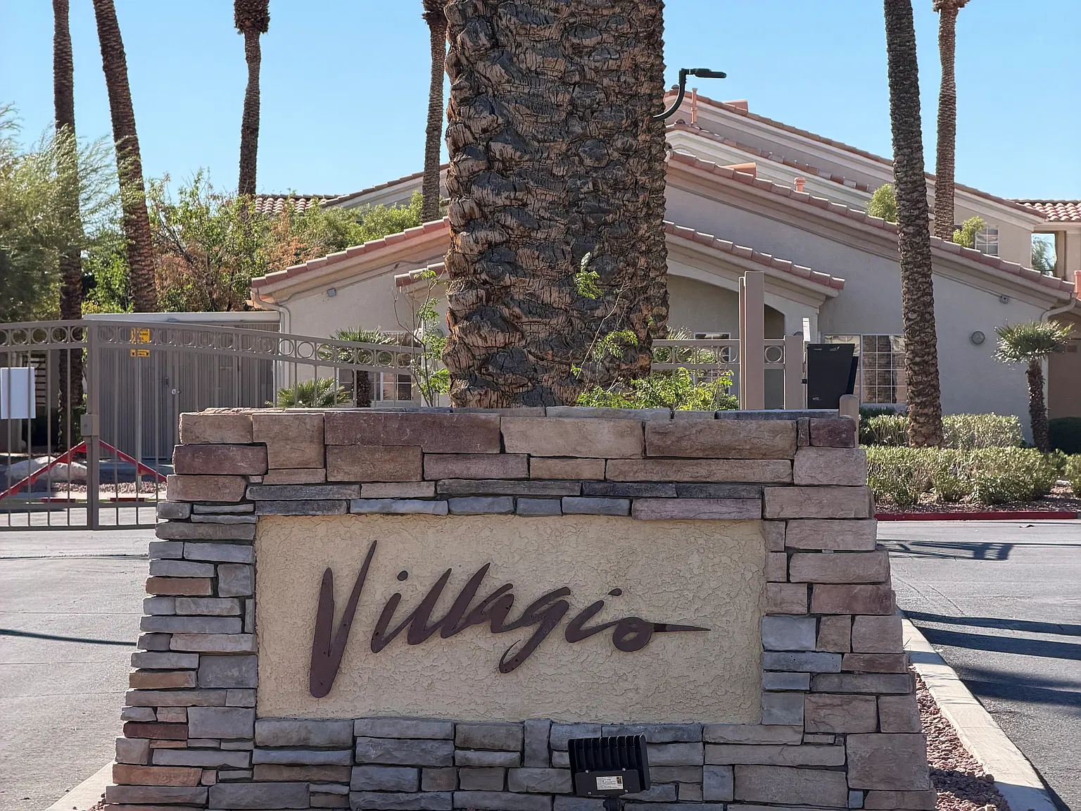 2 bed, 968 sqft, $1,295 — Photo 2