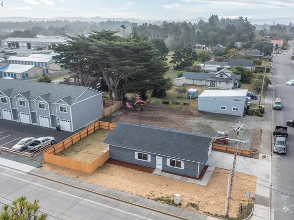 1105 Baltimore Ave SE, Bandon, OR 97411