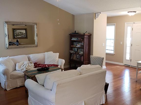 4th image of 14 Meadowlark Street