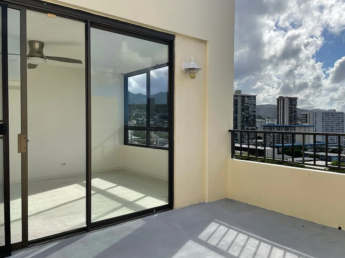 Building Photo - 1054 Green St #805