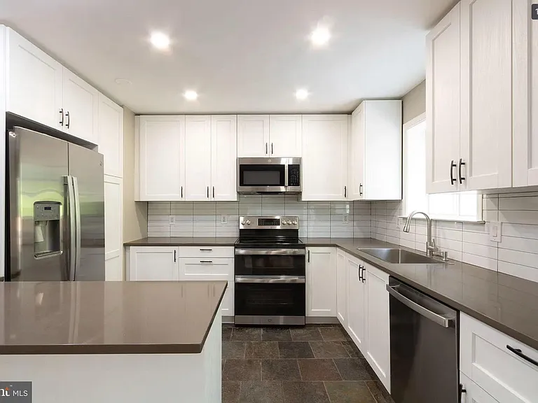 3906 Valley Ridge Dr — Photo 15