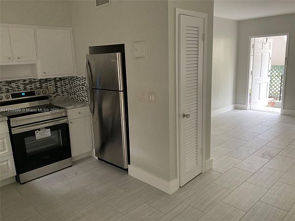 3rd image of 510 SE 9th St APT 8