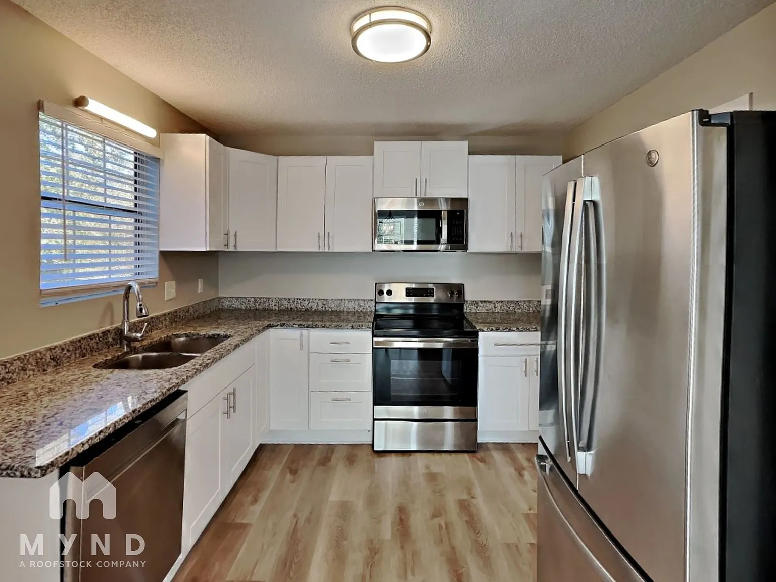 3 bed, 2.0 bath, 1214 sqft, $1,915 — Photo 4