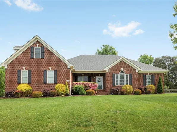 8210 Hunters Dr, Greensboro, NC 27455