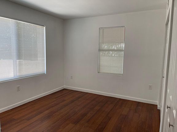 4th image of 1001 W 46th St #105