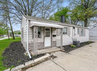 300 Saint Clair Dr, Marquette Heights, IL 61554